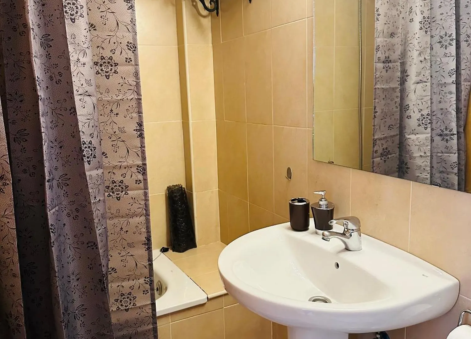 Right By The Pool Area In Capistrano Village! Nerja Apartment