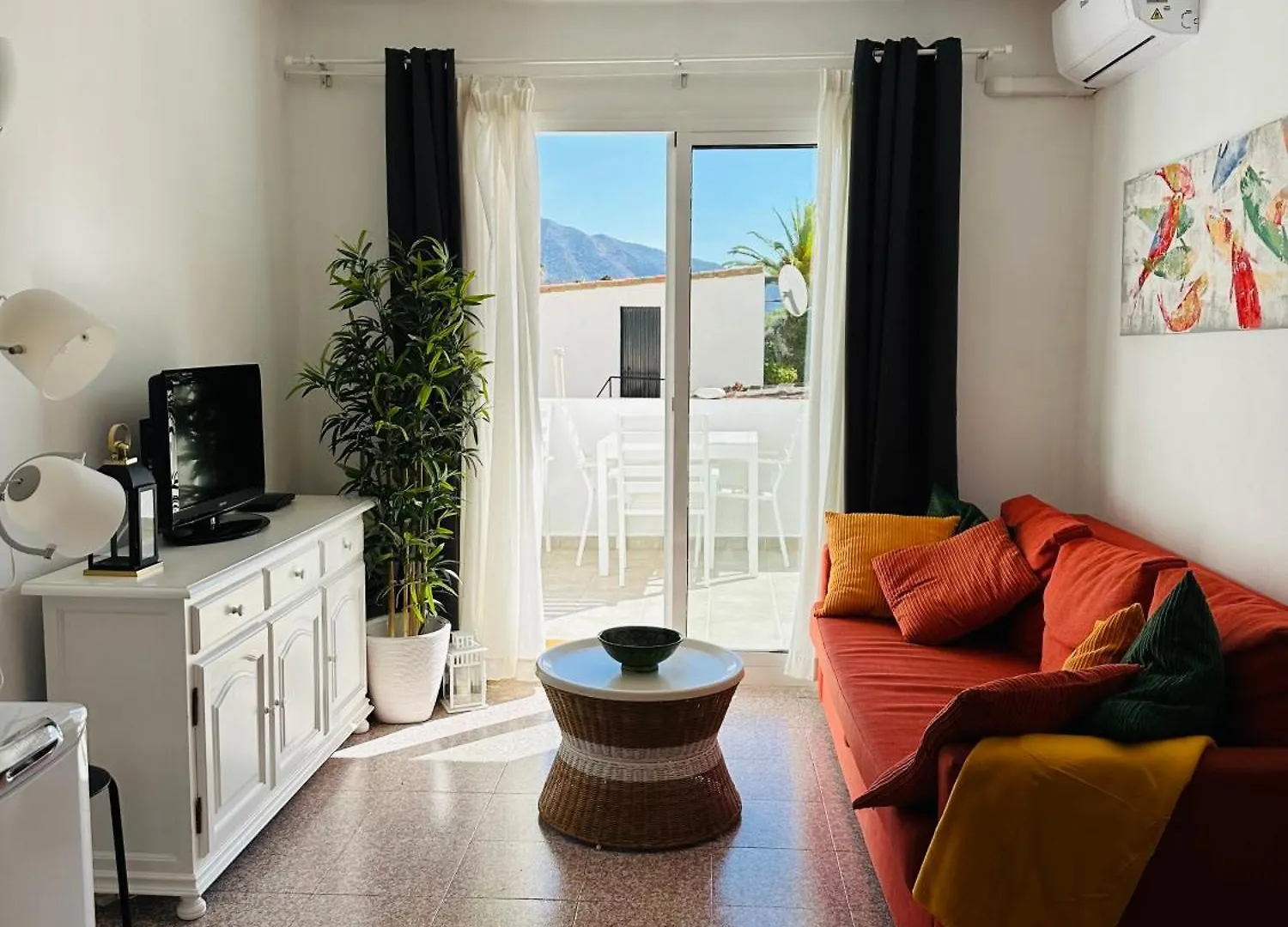 Apartment Right By The Pool Area In Capistrano Village! Nerja