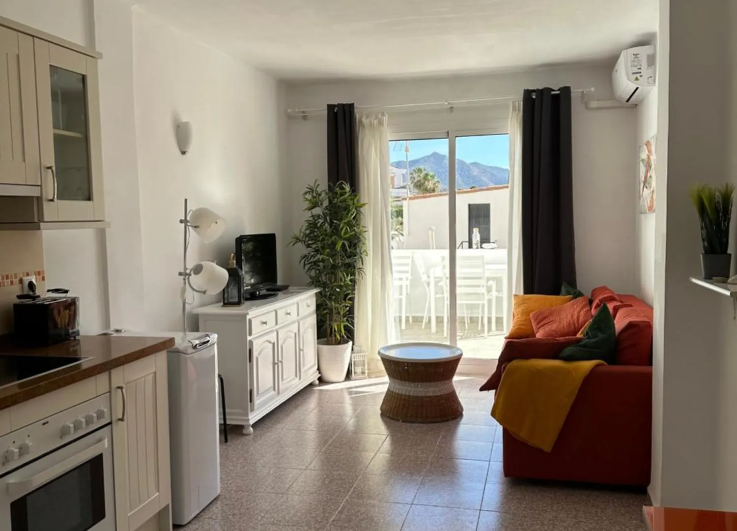 Right By The Pool Area In Capistrano Village! Nerja