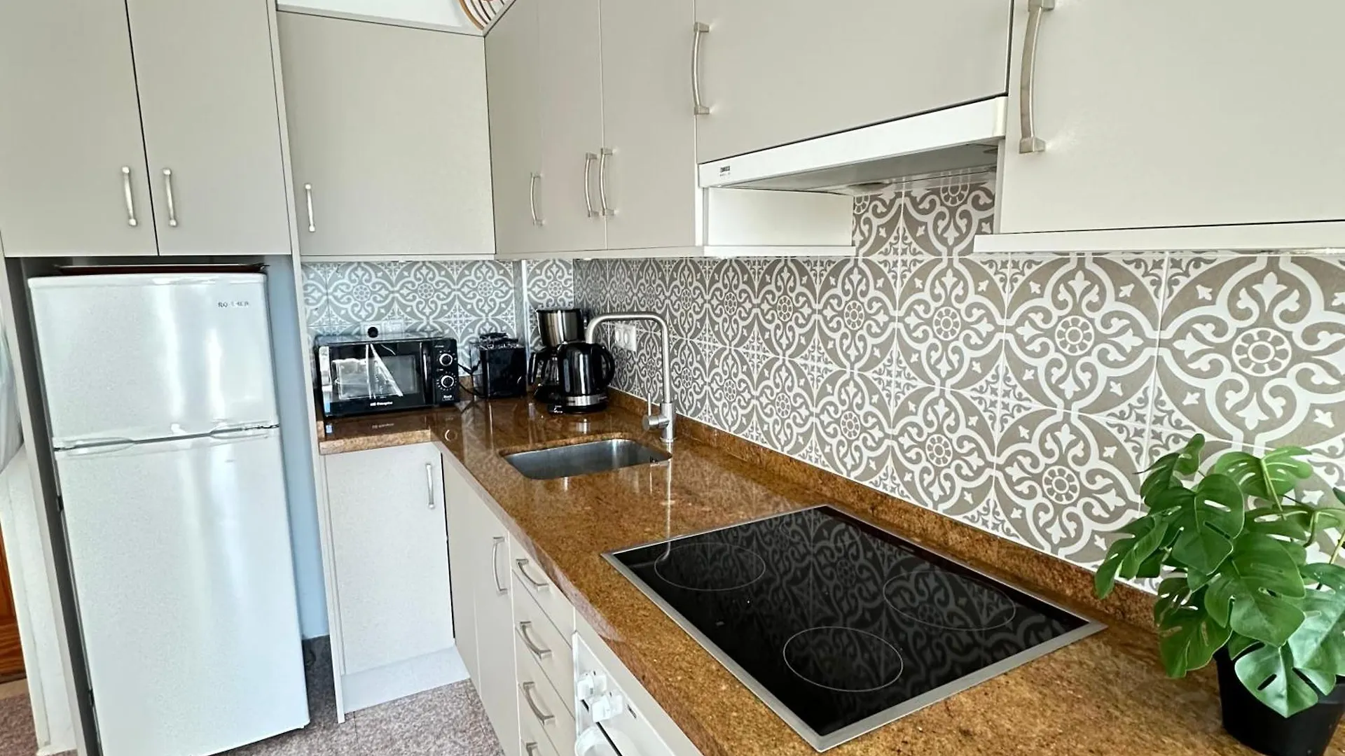 Right By The Pool Area In Capistrano Village! Nerja